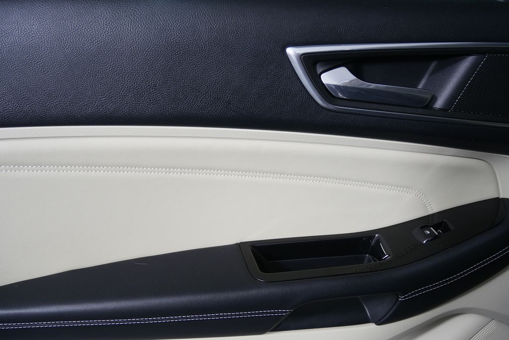Thumbnail: 2015 Ford Edge - 13
