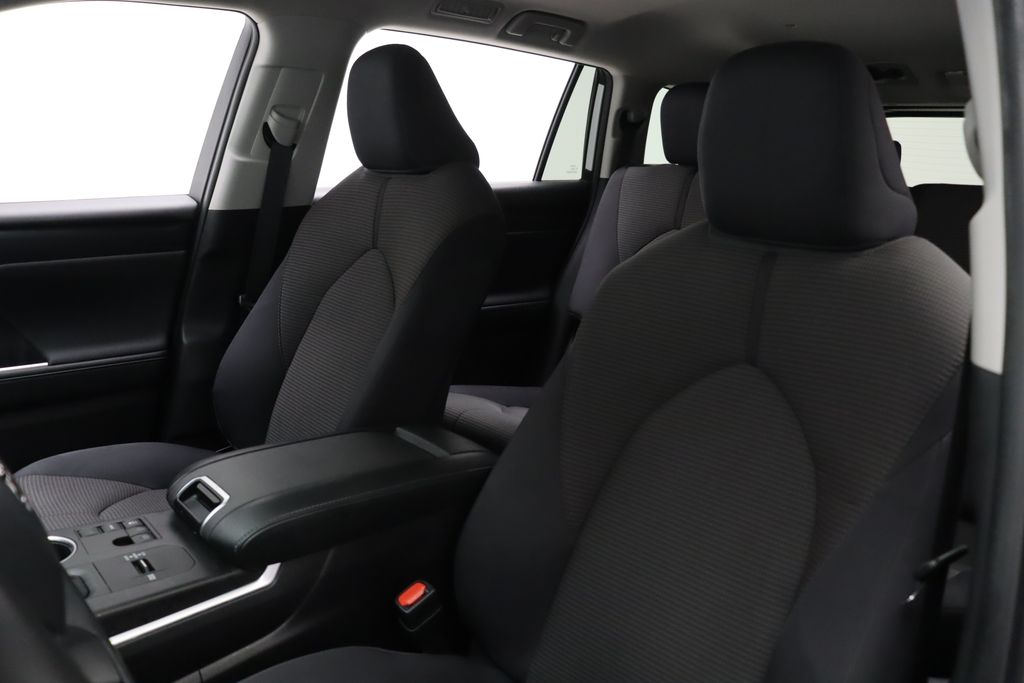 2024 Toyota Highlander LE 13