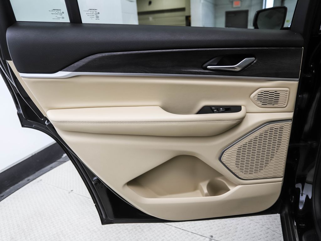 Thumbnail: 2021 Jeep Grand Cherokee L - 19