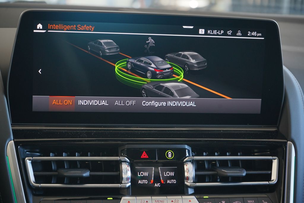 Thumbnail: 2026 BMW 8 Series - 18