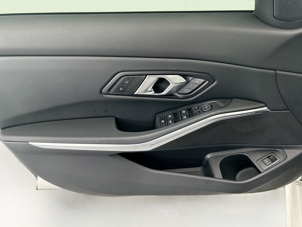 Thumbnail: 2026 BMW 3 Series - 23