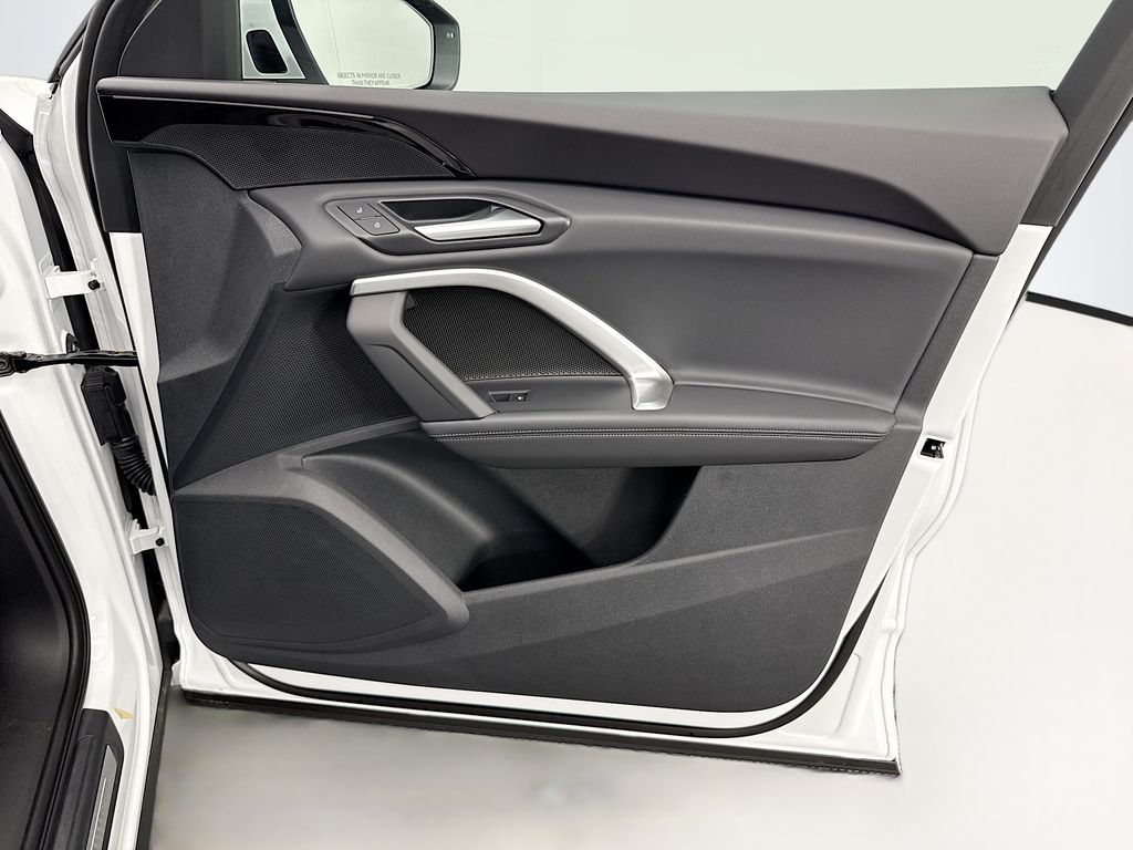Thumbnail: 2025 Audi Q5 - 24
