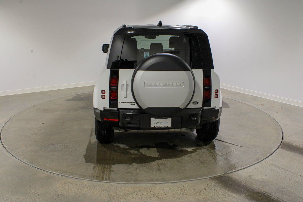 Certified Used 2022 White Land Rover X-Dynamic SE image 4