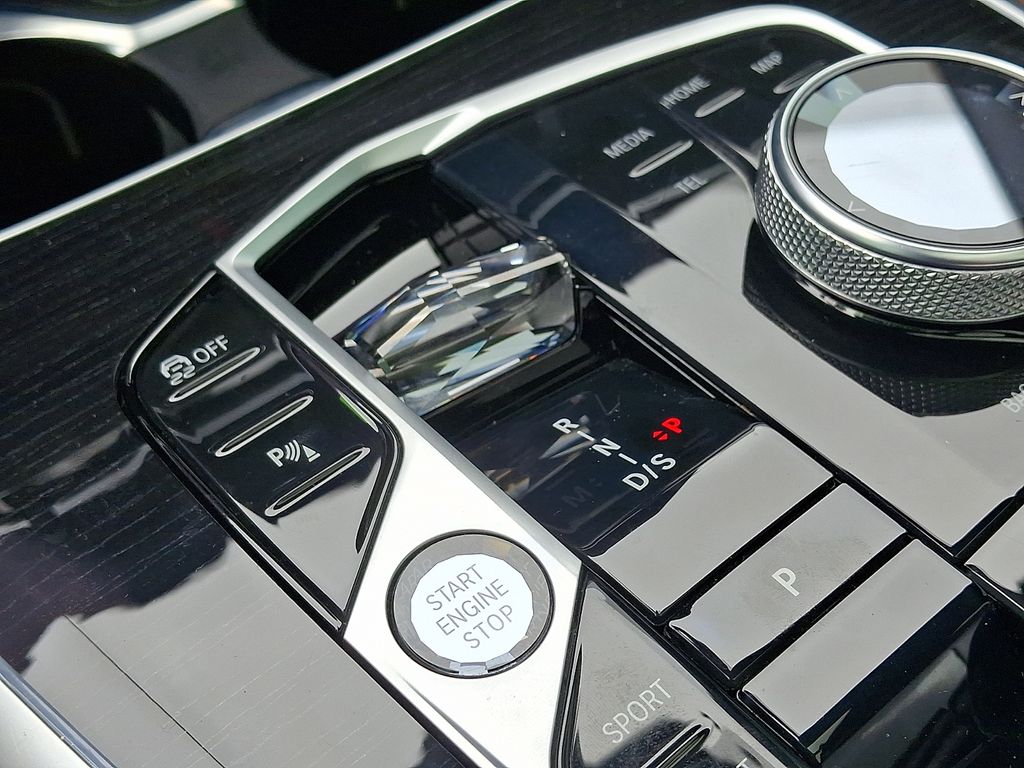 Thumbnail: 2023 BMW X7 - 15