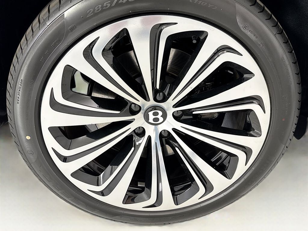 Thumbnail: 2026 Bentley Bentayga - 32