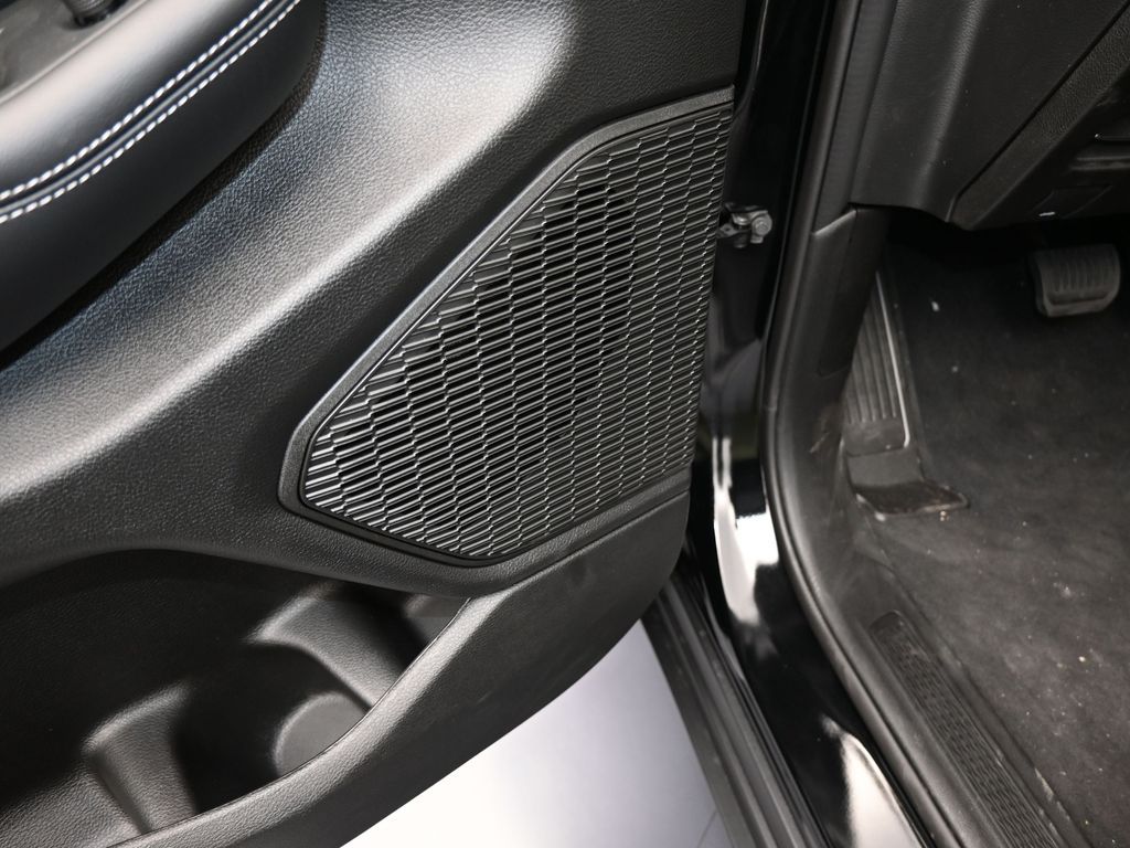 New 2025 Diamond Black Crystal Pearlcoat Jeep Limited image 14