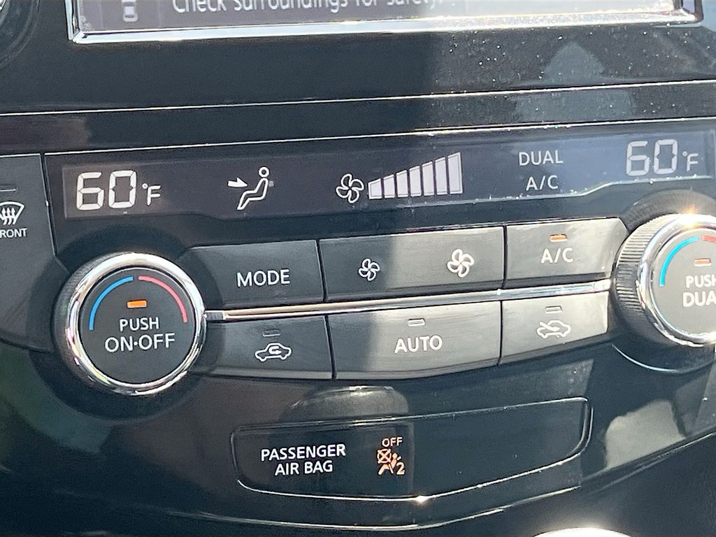 Used 2017 Blue Nissan SL image 16