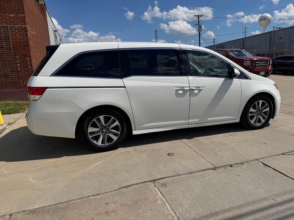 2017 Honda Odyssey Touring - Image 5