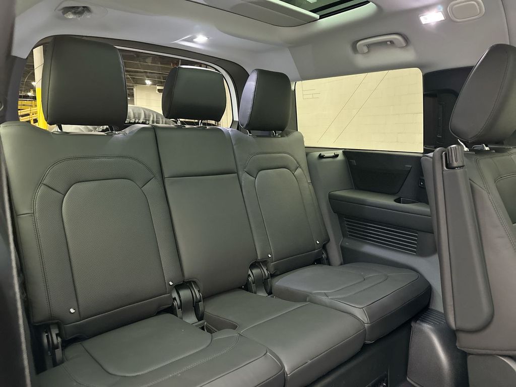 2025 Land Rover Defender 130 8