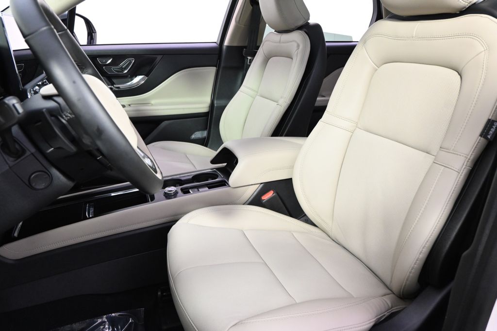 New 2026 White Lincoln Reserve image 13