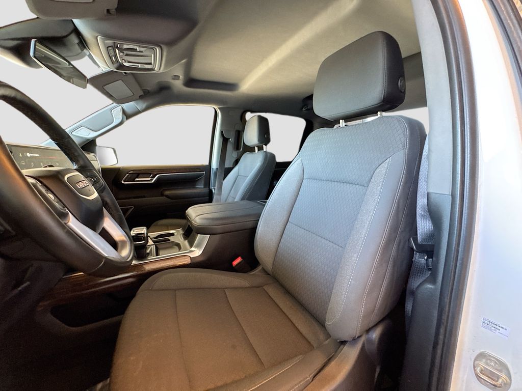 Used 2025 White GMC Elevation image 19
