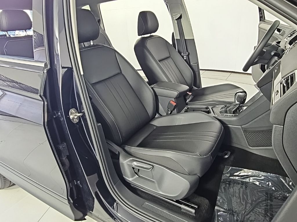 Thumbnail: 2023 Volkswagen Tiguan - 18