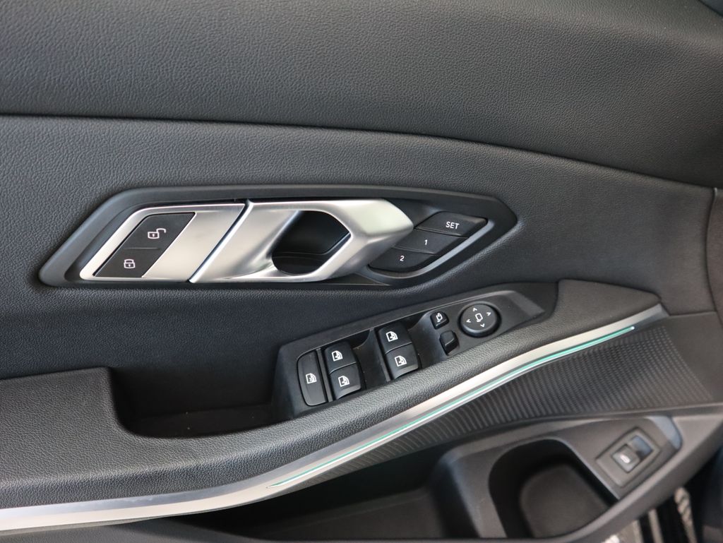 Thumbnail: 2021 BMW 3 Series - 24