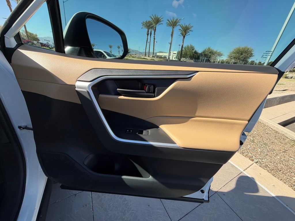 Thumbnail: 2025 Toyota RAV4 - 24