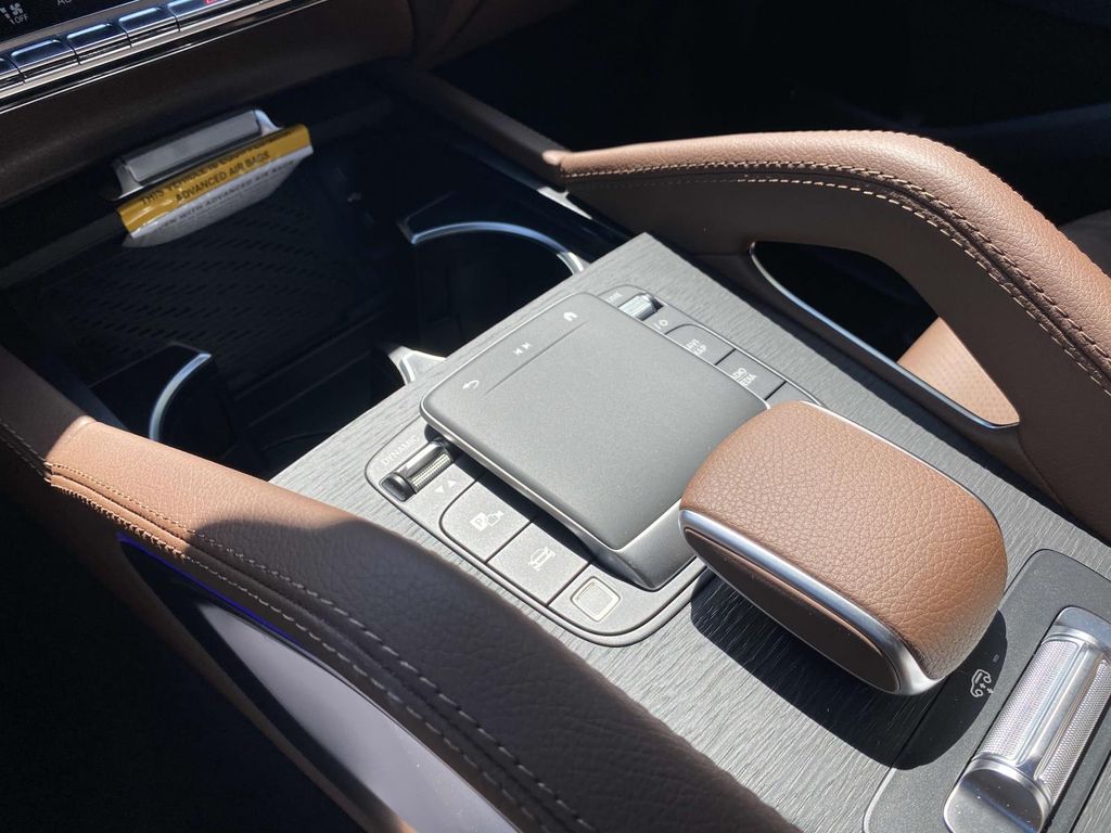 2025 Mercedes-Benz GLS 450 4MATIC 27