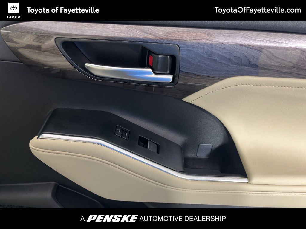 Thumbnail: 2025 Toyota Highlander - 6