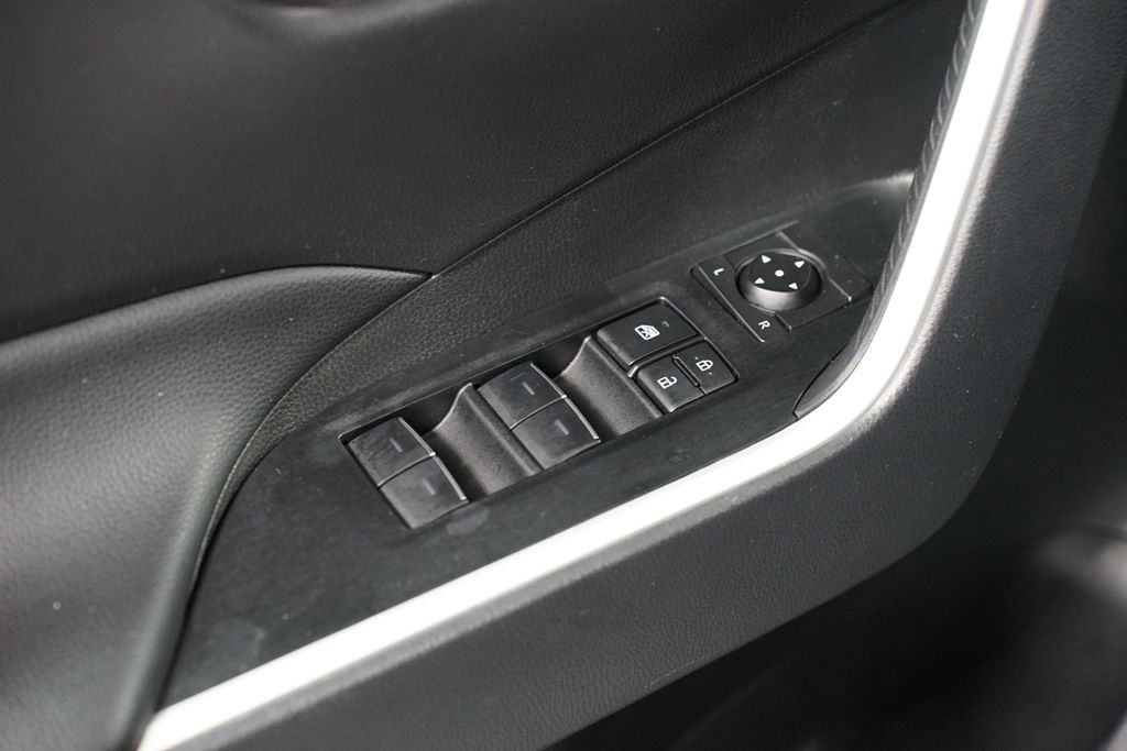 Thumbnail: 2025 Toyota RAV4 - 31