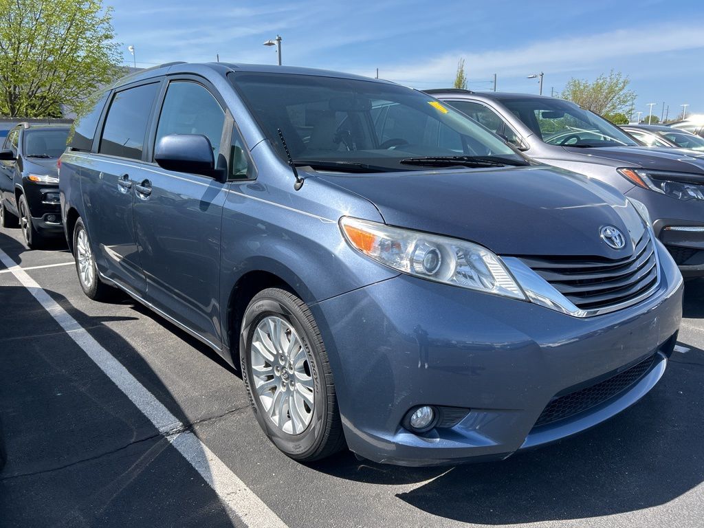 2014 Toyota Sienna XLE 4