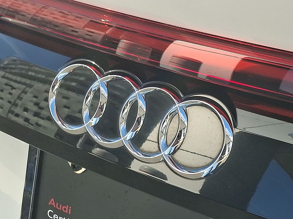 Thumbnail: 2022 Audi Q8 - 31