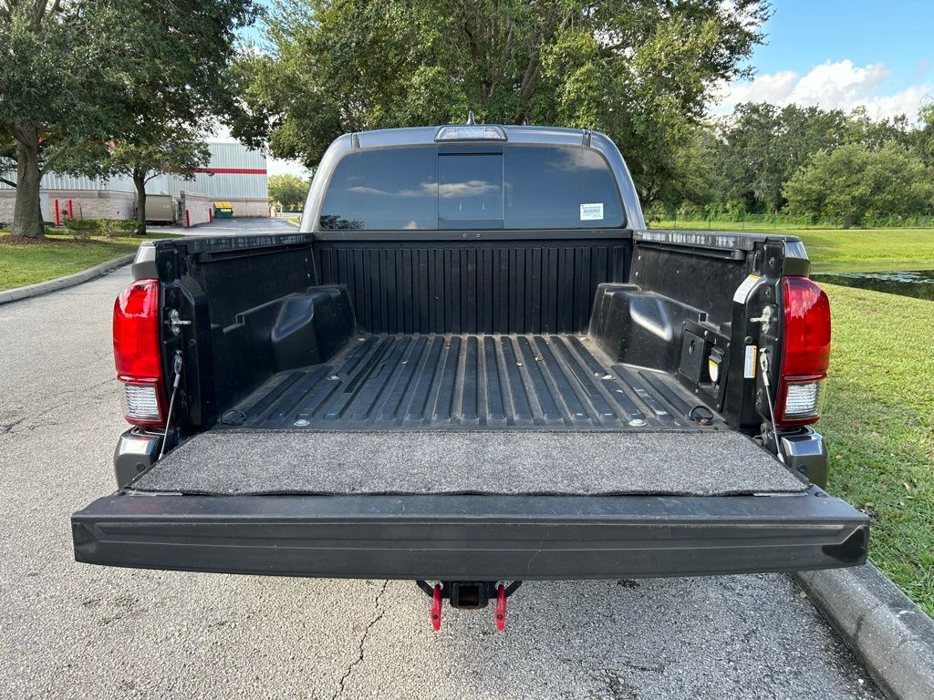 Thumbnail: 2019 Toyota Tacoma - 10