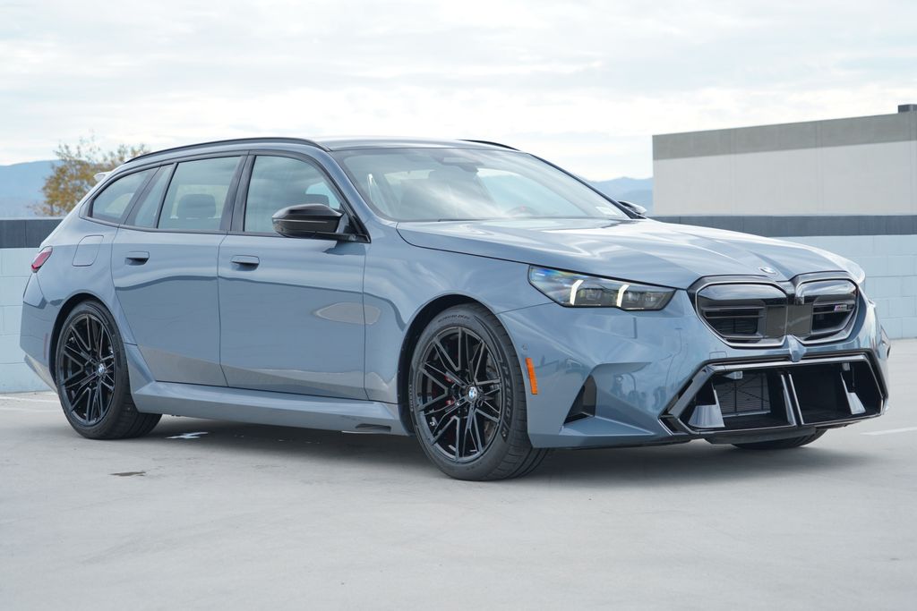 Thumbnail: 2027 BMW M5 - 3