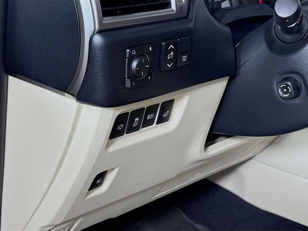 Thumbnail: 2023 Lexus GX - 10