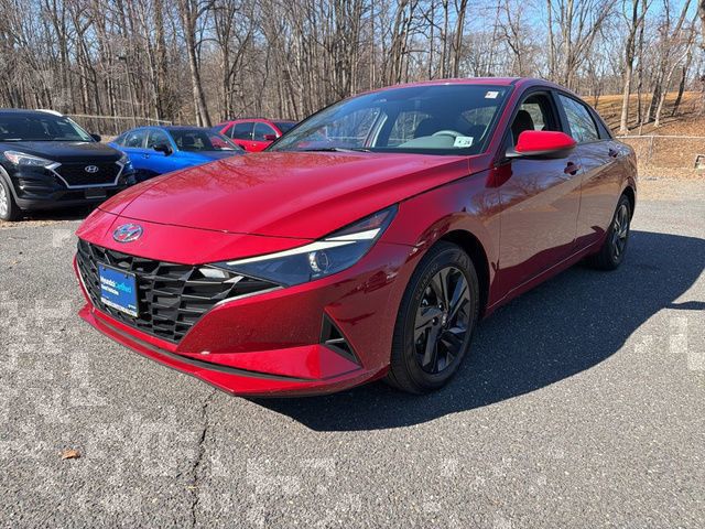 Scarlet Red Pearl 2023 Hyundai Elantra SEL FWD Sedan Front-Wheel Drive Continuously Variable Transmission