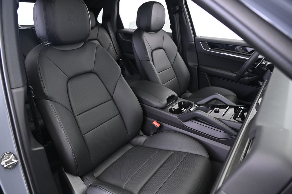 Thumbnail: 2025 Porsche Cayenne - 24