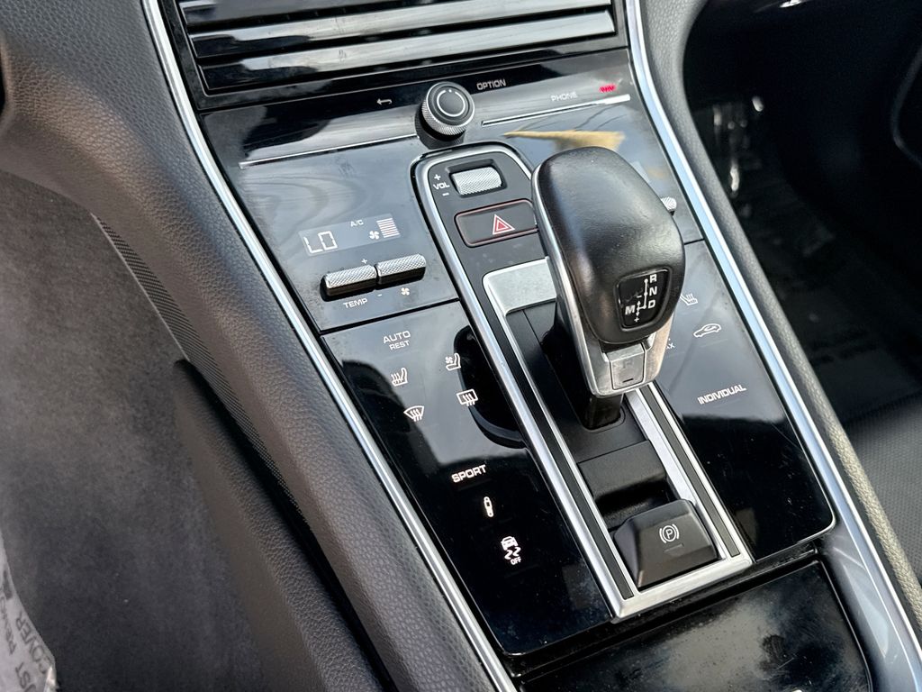 Thumbnail: 2022 Porsche Panamera - 20