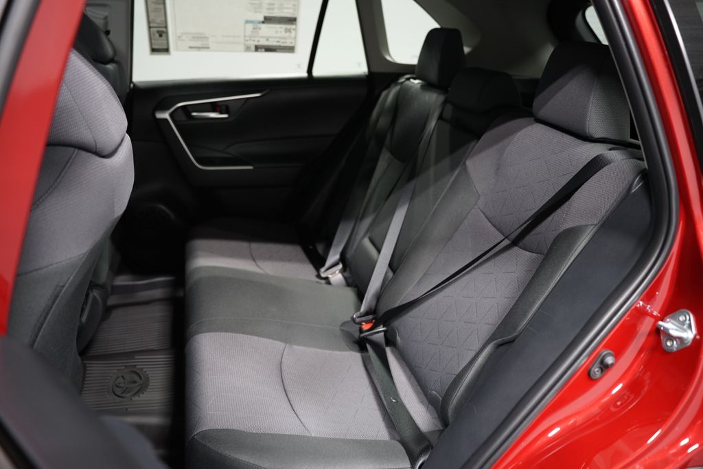 2025 Toyota RAV4 XLE 29