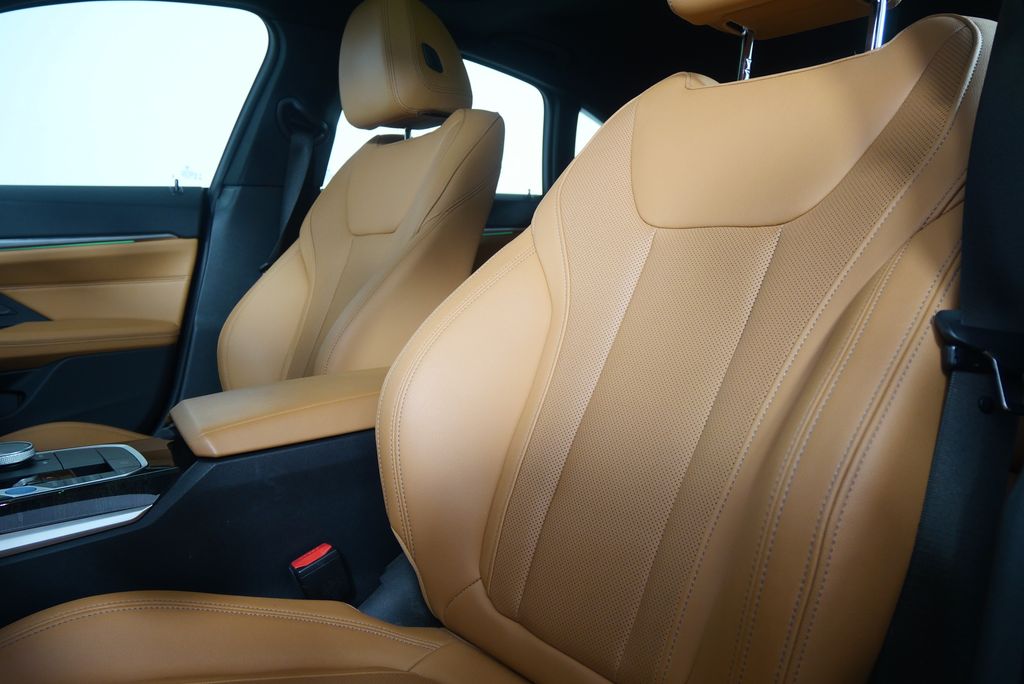 Thumbnail: 2023 BMW i4 - 10