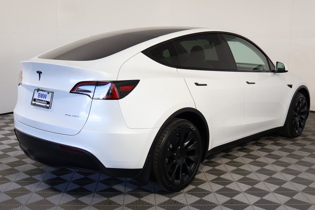 Thumbnail: 2022 Tesla Model Y - 4