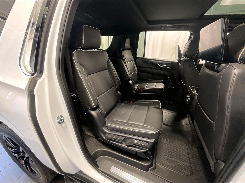 2025 GMC Yukon XL — photo 16