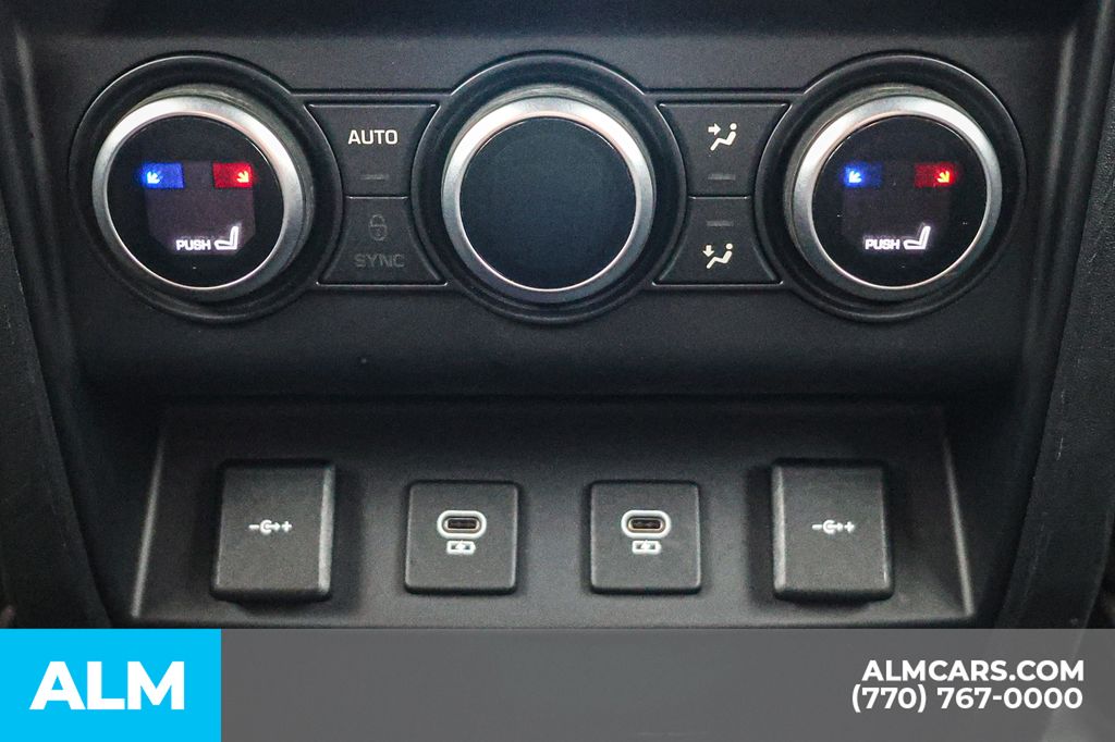 Used 2022 White Land Rover X-Dynamic SE image 52