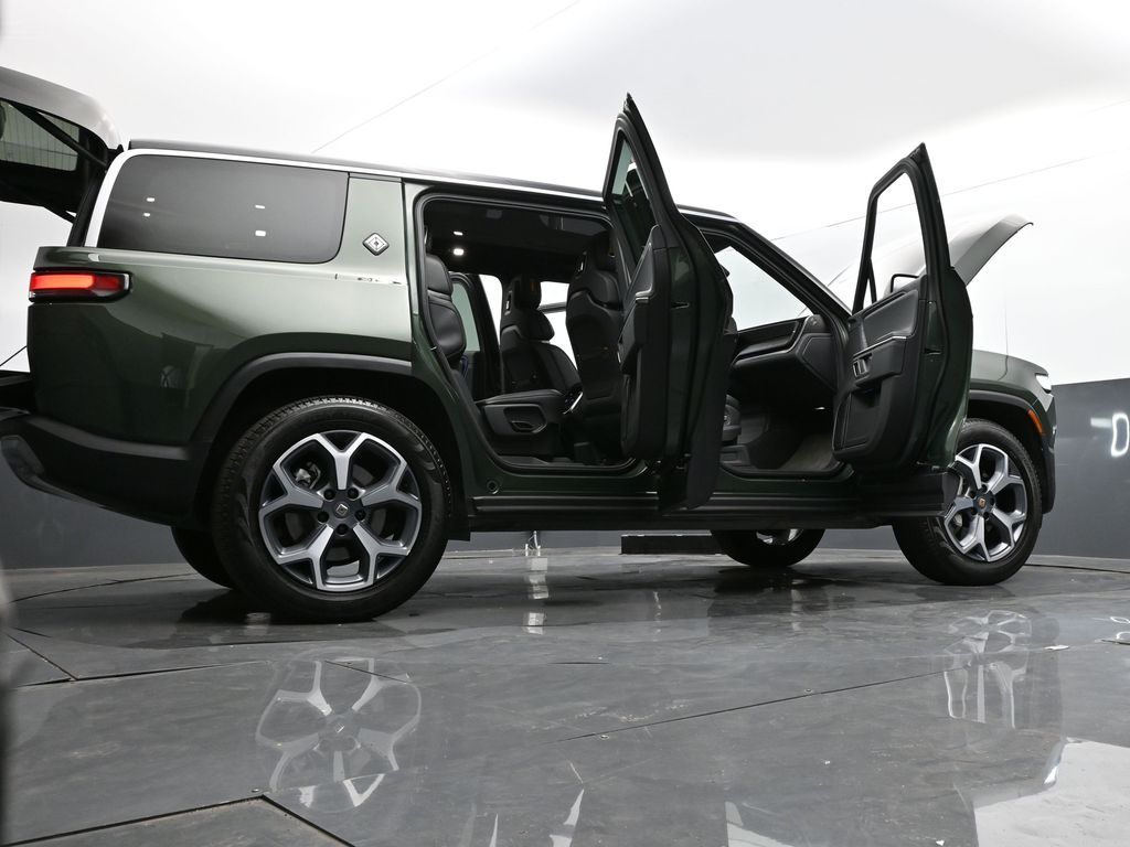 2024 Rivian R1S Adventure