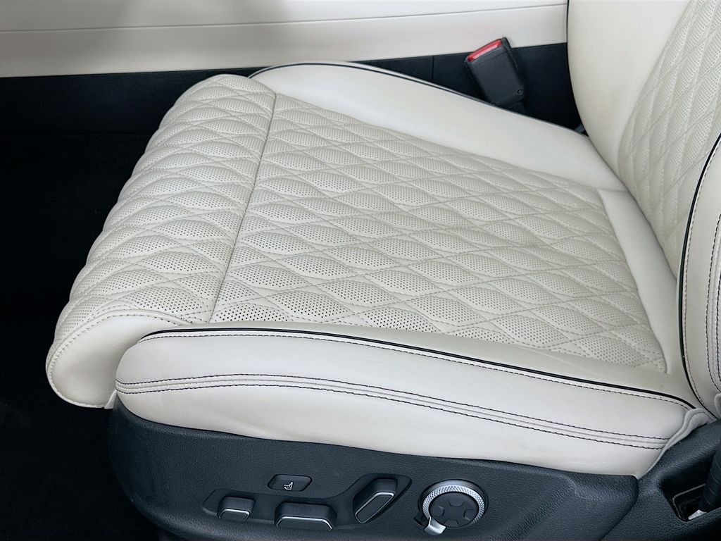 Thumbnail: 2022 Genesis GV70 - 20