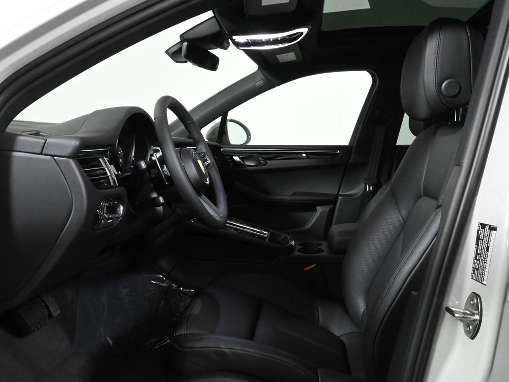 Thumbnail: 2025 Porsche Macan - 5
