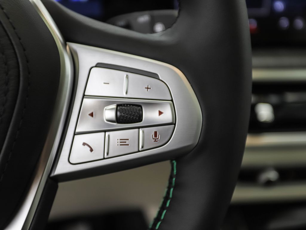 Thumbnail: 2026 BMW X7 - 17