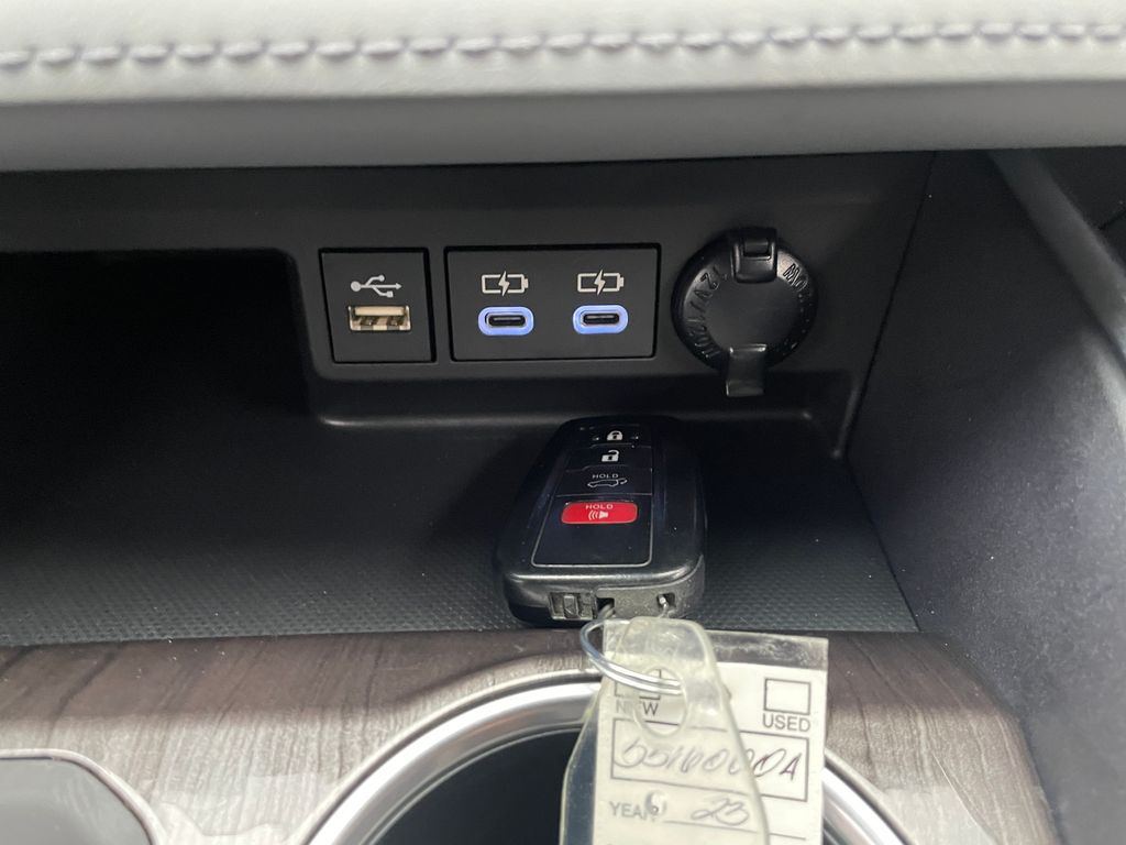 Thumbnail: 2023 Toyota Highlander - 28