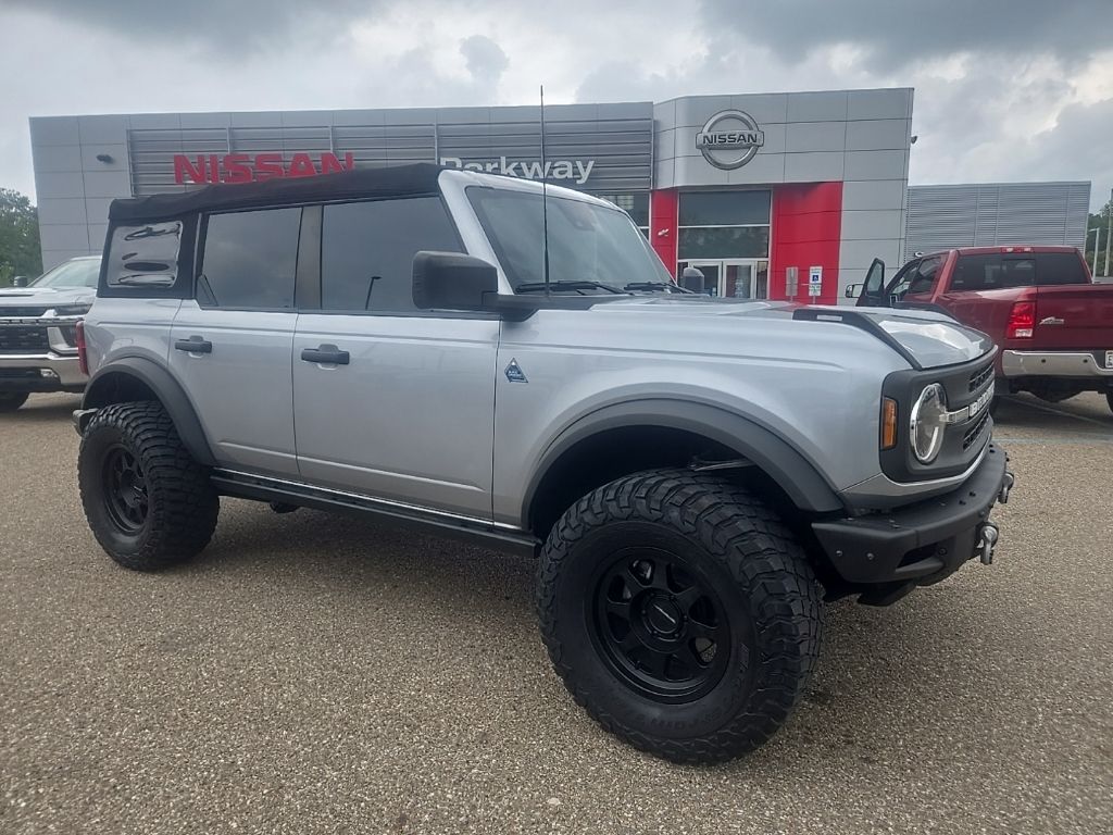 Iconic Silver Metallic 2022 Ford Bronco SUV / Crossover Four-Wheel Drive 7-Speed Manual