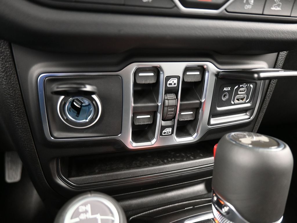 New 2026 Bright White Clearcoat Jeep Sahara image 18