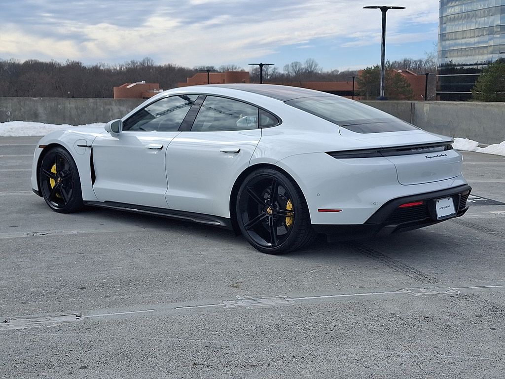 Thumbnail: 2022 Porsche Taycan - 3