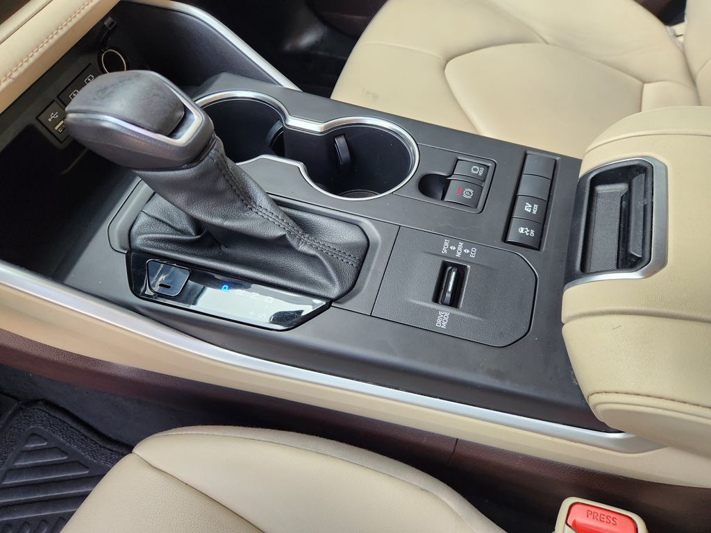 2022 Toyota Highlander Hybrid XLE Beige at Toyota of Victoria