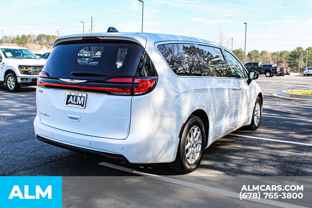 2024 Chrysler Pacifica Touring L - Photo 6