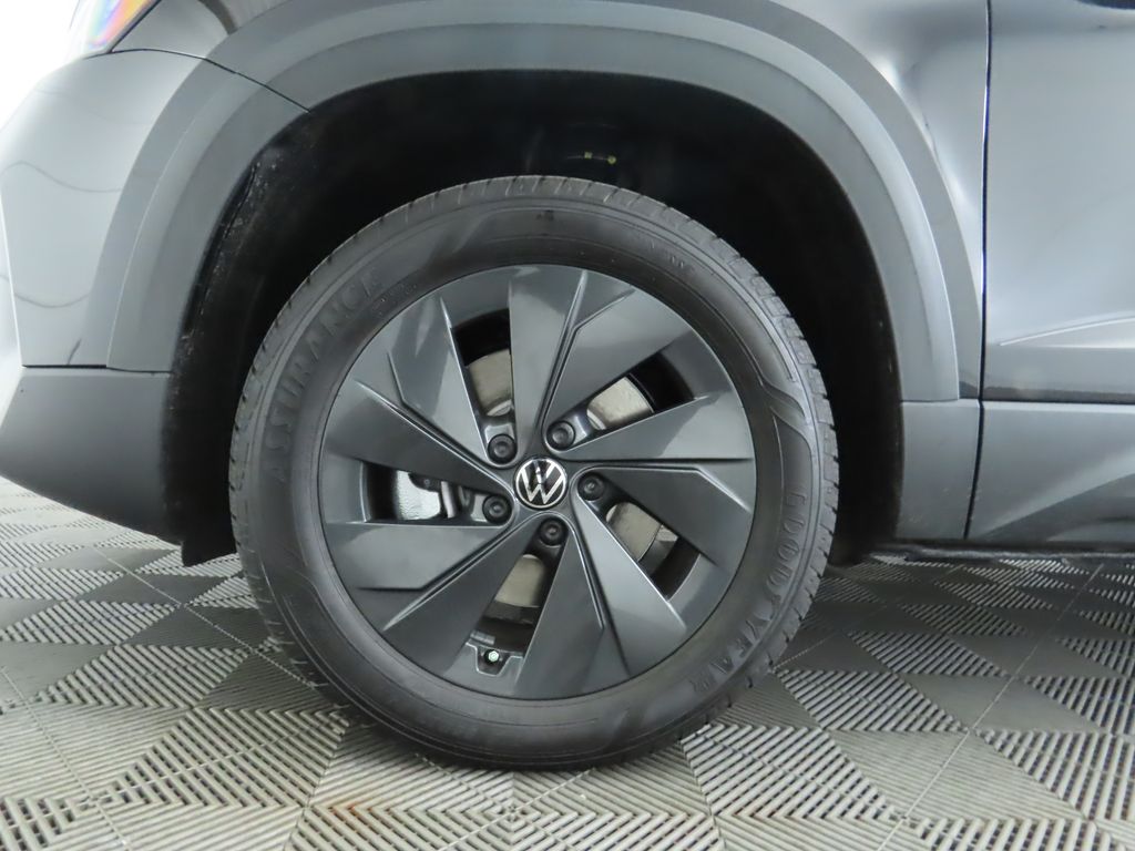 Thumbnail: 2025 Volkswagen Taos - 30