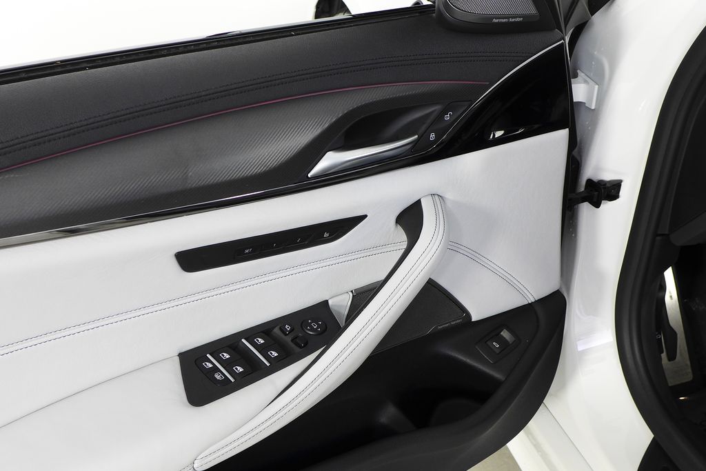 2022 BMW M5 Base 13