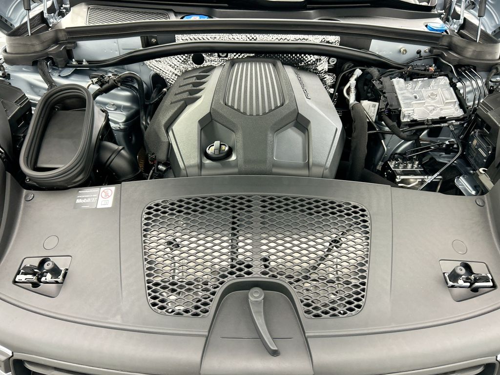 Thumbnail: 2026 Porsche Macan - 30