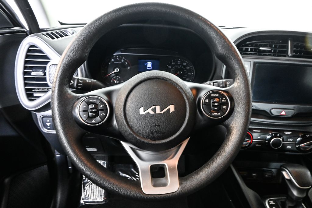 2022 Kia Soul LX 12