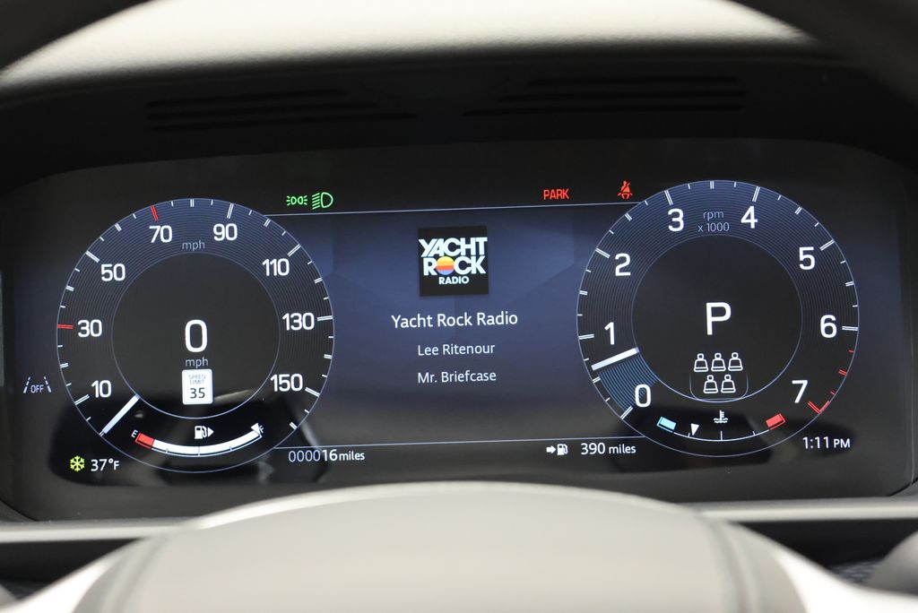 Thumbnail: 2026 Land Rover Discovery - 18