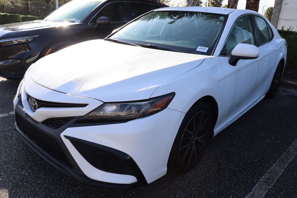 2021 Toyota Camry SE 2